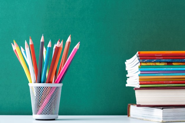 material-escolar-para-los-alumnos_1098-3255